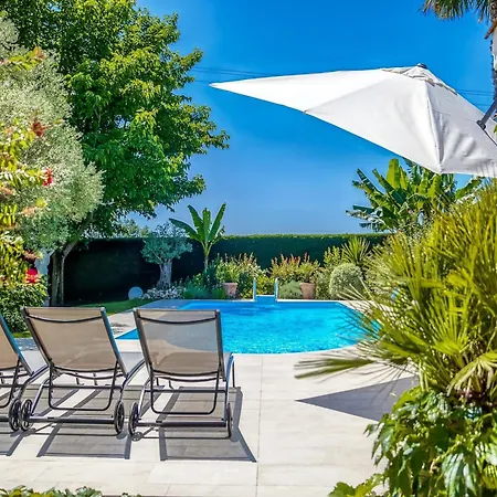 In With Pool Tatil Evi Barry-d'Islemade