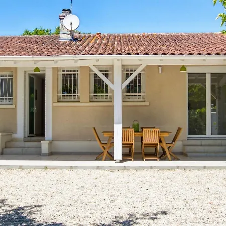 Holiday home Modern With Pool Barry-d'Islemade