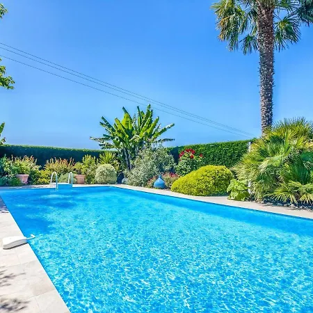 Modern With Pool * Barry-d'Islemade