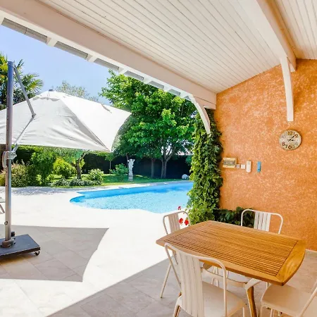 Holiday home Modern With Pool Barry-d'Islemade