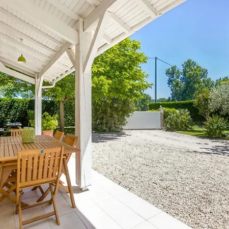 Modern With Pool Holiday home Barry-d'Islemade