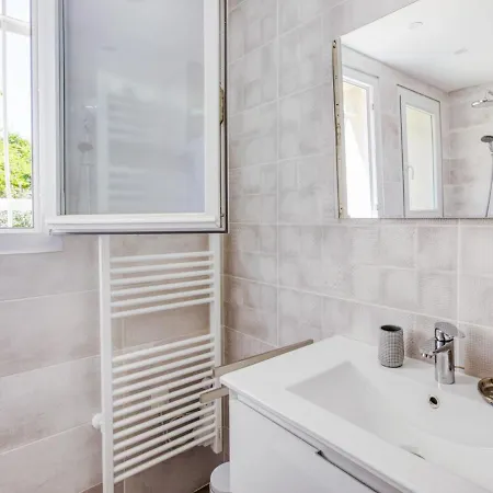 בית נופש Modern With Pool