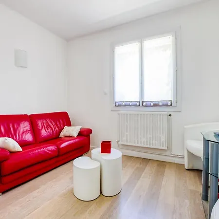 Casa de Férias In With Pool Barry-d'Islemade