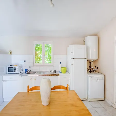 In With Pool Barry-d'Islemade