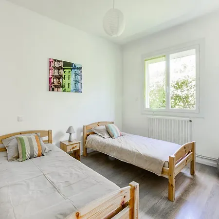 In With Pool * Barry-d'Islemade