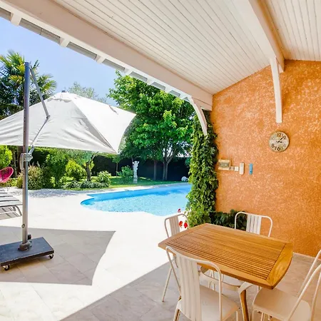 In With Pool Casa de Férias