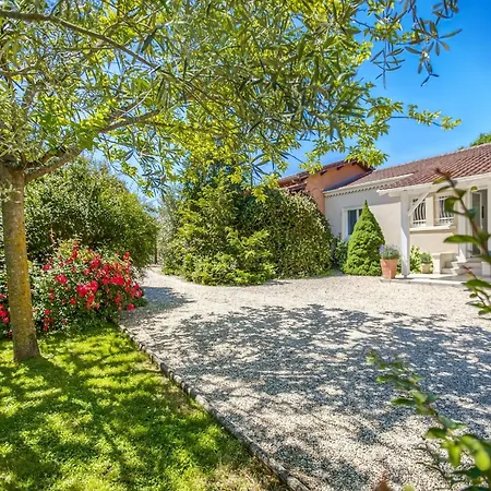 Casa de Férias In With Pool Barry-d'Islemade