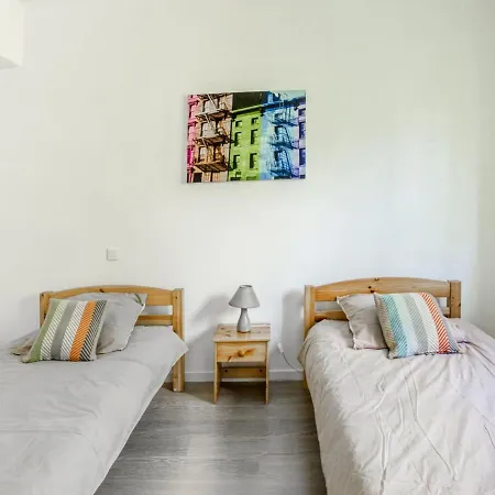 Modern With Pool בית נופש Barry-d'Islemade