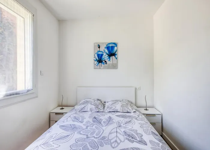 In With Pool Hébergement de vacances *