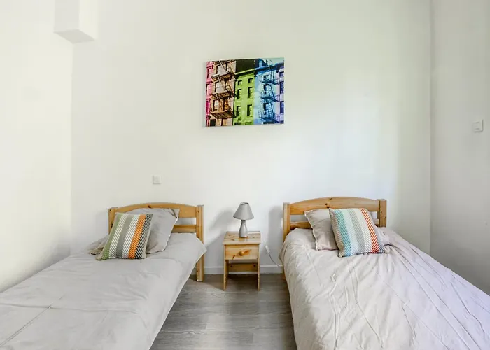 Hébergement de vacances In With Pool Barry-d'Islemade