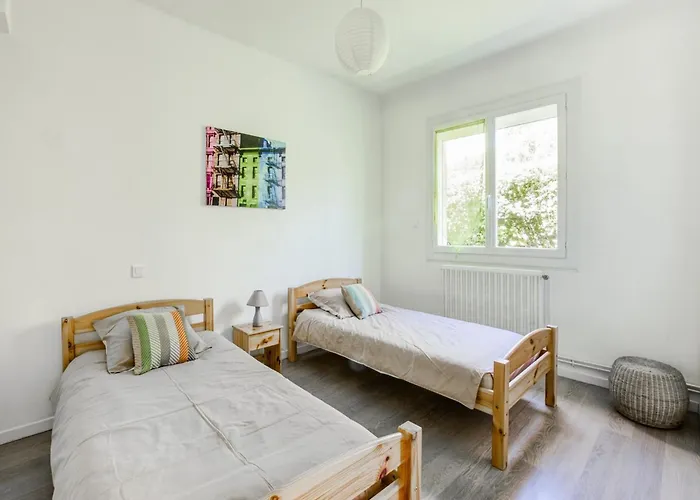 In With Pool * Barry-d'Islemade