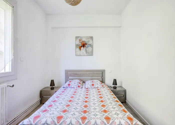 In With Pool Hébergement de vacances