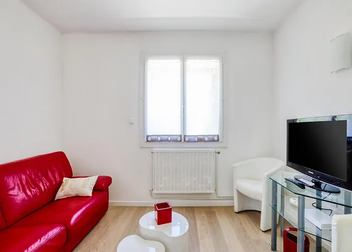 In With Pool Hébergement de vacances *