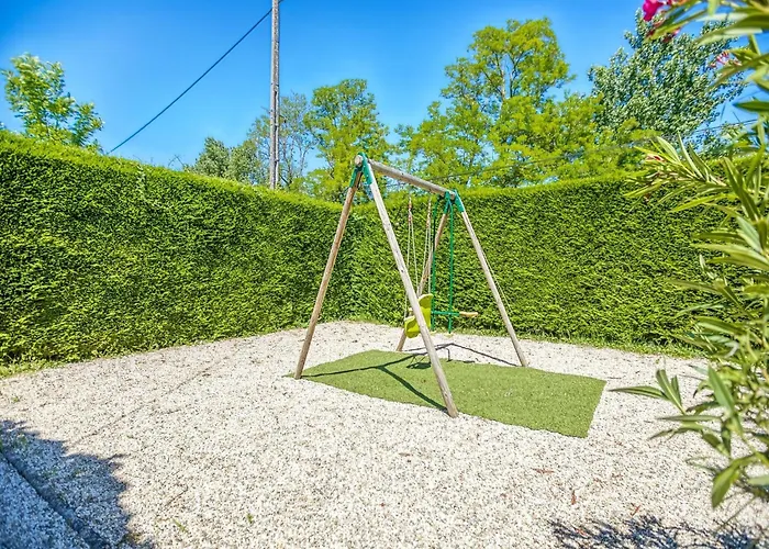 In With Pool Hébergement de vacances