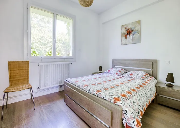 In With Pool Hébergement de vacances *