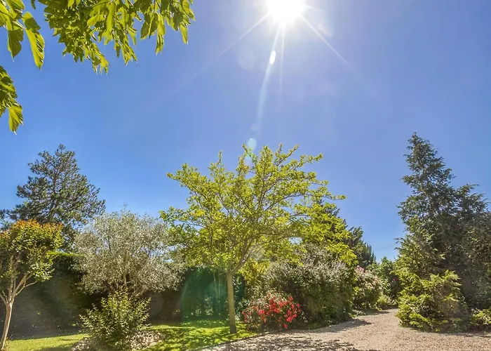 In With Pool Hébergement de vacances